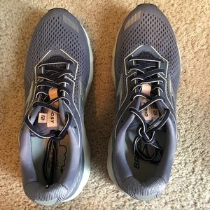 Brooks Ghost rubbing shoes